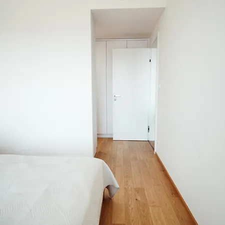 Elegant Smichov With Balcony * Praga