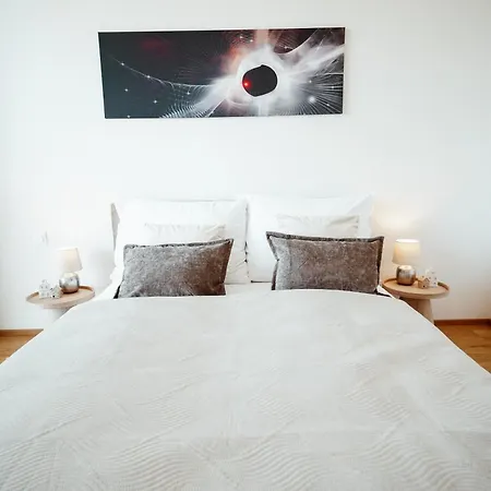 Elegant Smichov With Balcony * Praga