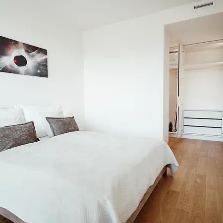 Elegant Smichov With Balcony * Praga