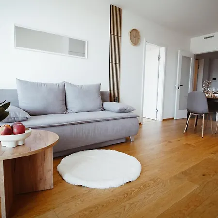 Elegant Smichov With Balcony Appartamento *