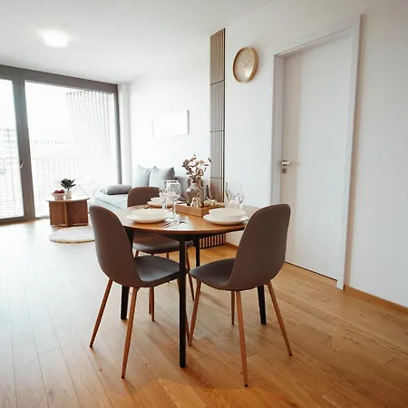 Elegant Smichov With Balcony Appartamento *