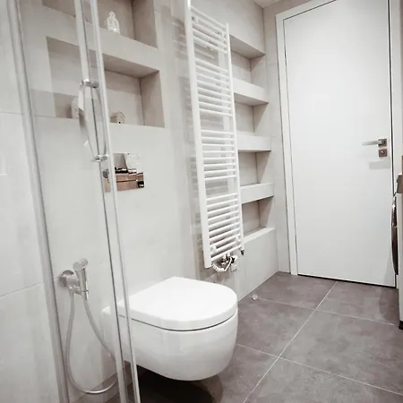 Appartamento Elegant Smichov With Balcony Praga