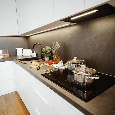 Appartamento Elegant Smichov With Balcony Praga