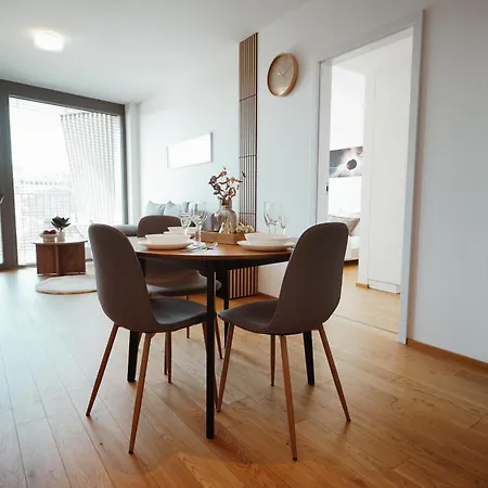 Elegant Smichov With Balcony *
