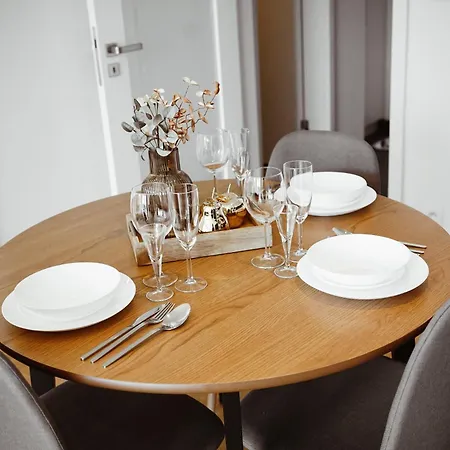 Appartamento Elegant Smichov With Balcony Praga