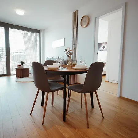 Appartamento Elegant Smichov With Balcony