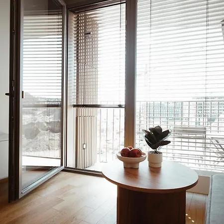 Elegant Smichov With Balcony Praga